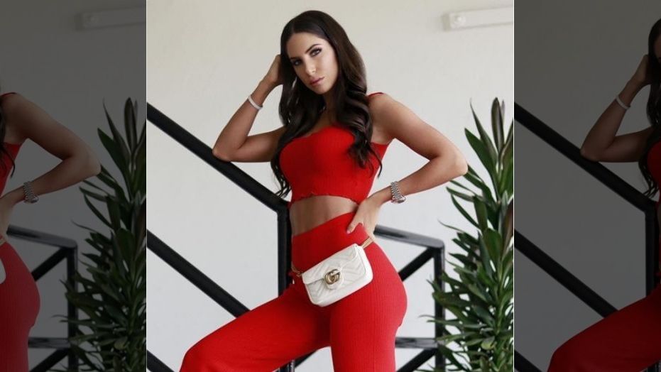 మోడల్ కు విమానంలో అవమానం