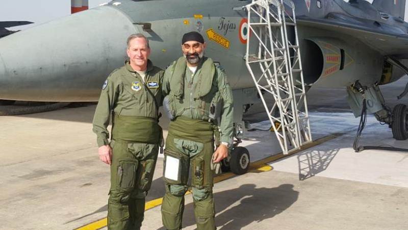 తేజస్ లో ప్రయాణించిన అమెరికా ఎయిర్ ఫోర్స్ చీఫ్ స్టాఫ్ జనరల్