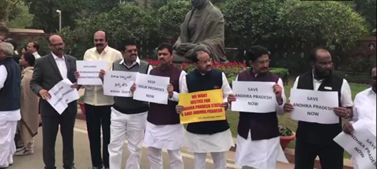 పార్లమెంటులో ఏపీ ఎంపీల ఆందోళన