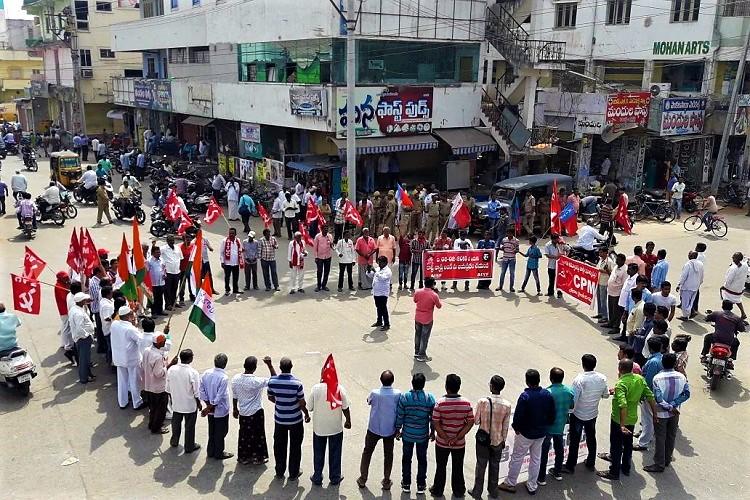 ఏపీ బంద్ లో టీఆర్ఎస్ నేత!