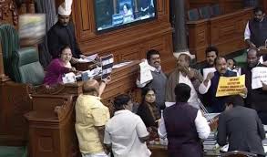 లోక్ సభలో టీడీపీ ఎంపీల ఆందోళన