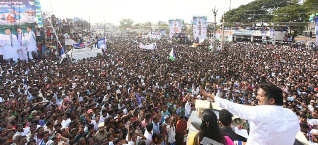 హోదా ఇవ్వకుంటే రాజీనామా : వైసీపీ