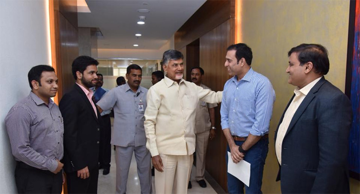 సీఎం చంద్రబాబును కలిసిన మాజీ స్టార్ క్రికెటర్