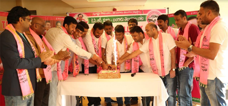 లండన్ లో భారీగా కేసీఆర్ జన్మదిన వేడుకలు