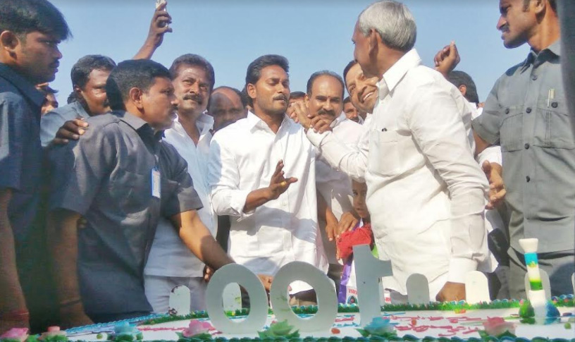 వైఎస్‌ జగన్ ప్రజాసంకల్ప యాత్రకు 100 రోజులు!