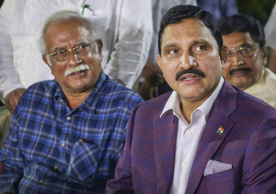 కేంద్రమంత్రుల రాజీనామాలకు రాష్ట్రపతి ఆమోదం