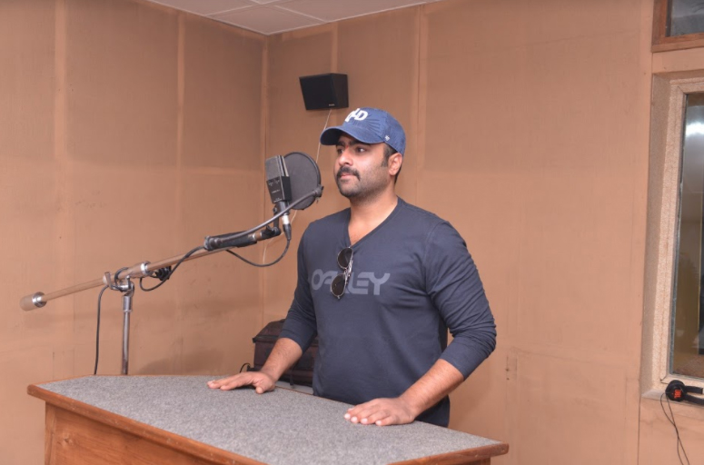 ఆటగాళ్ళకి డబ్బింగ్ మొదలెట్టిన నారా రోహిత్ !!