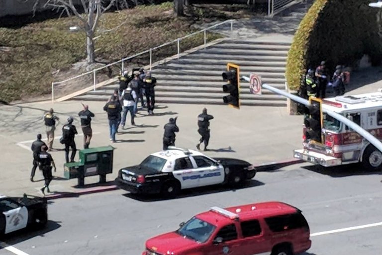 యూట్యూబ్ కార్యాలయం వద్ద కాల్పుల బీభత్సవం