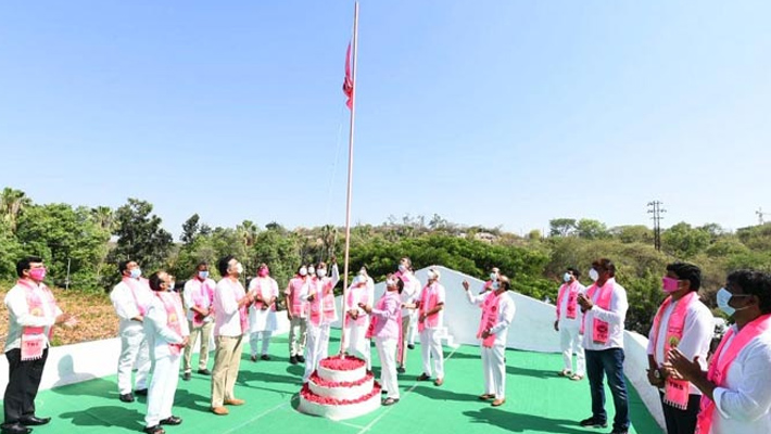 నిరాడంబరంగా టీఆర్ఎస్ పార్టీ ఆవిర్భావ దినోత్సవ వేడుకలు