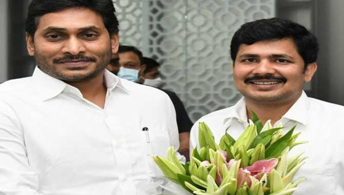 తిరుపతిలో వైసీపీ అభ్యర్థి గురుమూర్తి ఘన విజయం