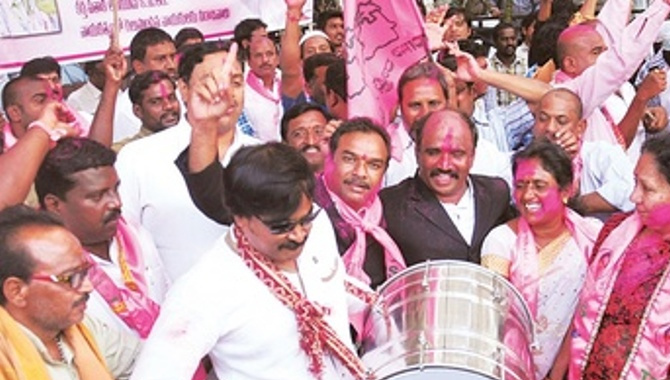 తెలంగాణ భవన్‍లో సంబురాలు