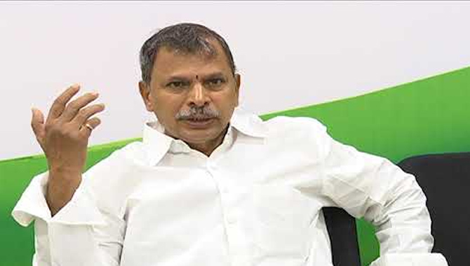 ఆక్సిజన్ అందించలేని ప్రభుత్వం… మూడు రాజధానులు