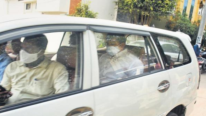 ధూళిపాళ్ల నరేంద్రకు హైకోర్టులో ఊరట…