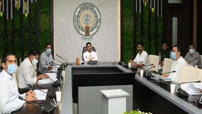 పనులు ఆగొద్దు.. ఉపాధి లభిస్తుంది : సీఎం జగన్