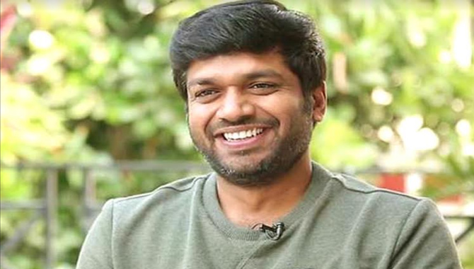 సోషల్ మీడియా లో వచ్చిన ప్రాజెక్టులు చేయడం నిజమే!  స్పష్టం చేసిన దర్శకుడు అనిల్ రావిపూడి