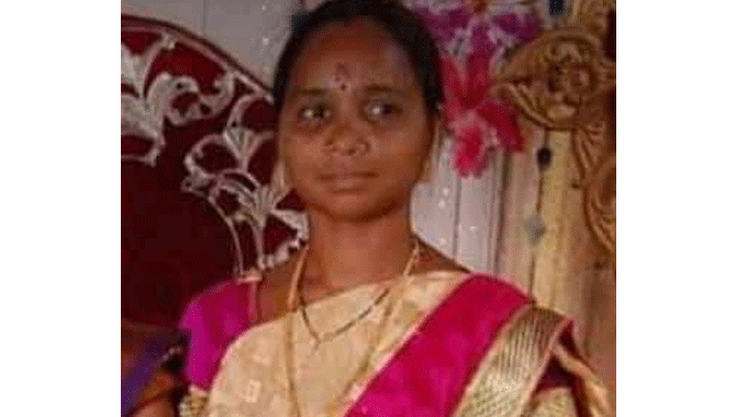కరోనాతో మేడారం పూజారి భార్య మృతి