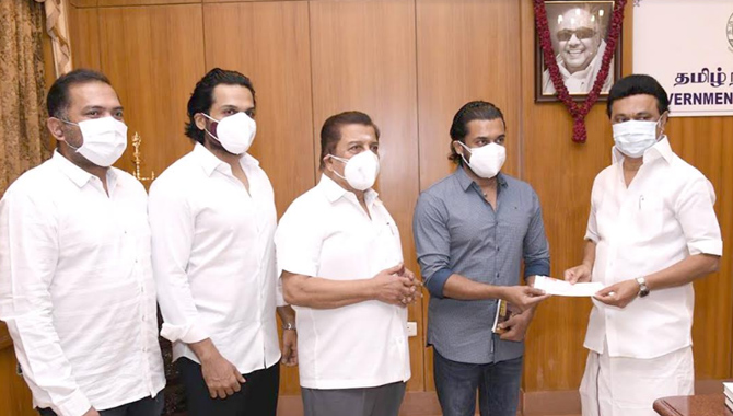కోవిడ్‌ బాధితుల కోసం సూర్య, కార్తీ  కోటీ విరాళం