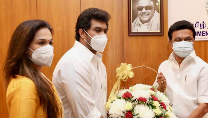 సౌందర్య రజనీకాంత్ రూ. కోటి విరాళం