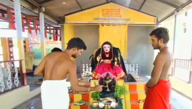 కరోనాకు గుడి కట్టారు…