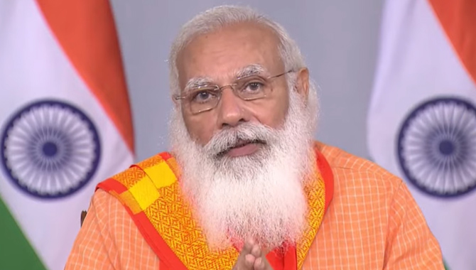 మహమ్మారిని తలుచుకుంటూ కన్నీటి పర్యంతమైన ప్రధాని మోదీ