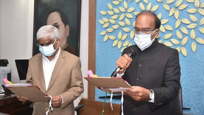 టీఎస్పీఎస్సీ చైర్మన్ బాధ్యతల స్వీకరణ…