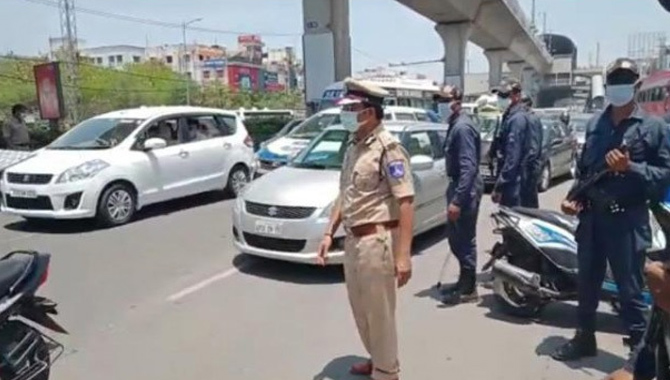 పోలీసులంటేనే హడల్…  లాక్‌డౌన్‌ కఠినంగా అమలు చేస్తున్న తెలంగాణ