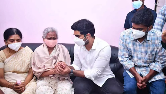 ప్రభుత్వ తప్పులను ప్రశ్నిస్తే వేధిస్తారా? : లోకేశ్