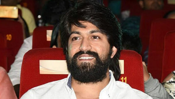 సినీ కార్మికుల సహాయార్థం అండగా కేజీఎఫ్ స్టార్ యష్ ప్రతి ఒక్కరి అకౌంట్ లో 5000/-