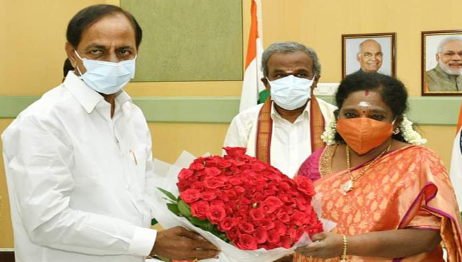 గవర్నర్ తమిళిసైతో భేటీ అయిన సీఎం కేసీఆర్