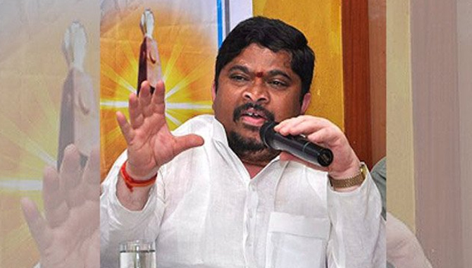 కాంగ్రెస్ నుంచి టీఆర్ఎస్ లో చేరిన… ఎమ్మెల్యేలతో కూడా