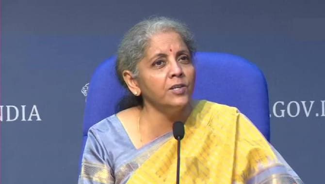 ఊరటనిచ్చిన కేంద్రం… కరోనా మందులు, పరికరాలపై పన్ను ఊరట