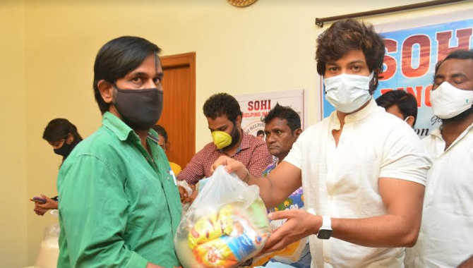 సినీకార్మికులకి నిత్యావసర వస్తువులను అందించిన సోహైల్..!!