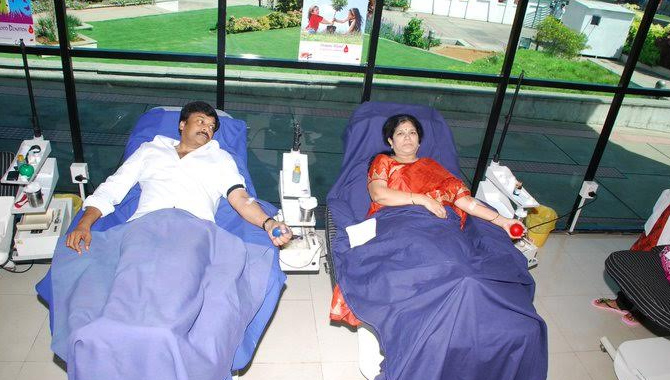 ప్రపంచ రక్తదాతల దినోత్సవం.. సురేఖా సమేతంగా చిరంజీవి రక్తదానం
