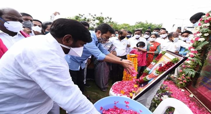 దేశం, తెలంగాణ ఉన్నంత వరకూ సంతోశ్‌బాబు ఉంటారు : మంత్రి కేటీఆర్