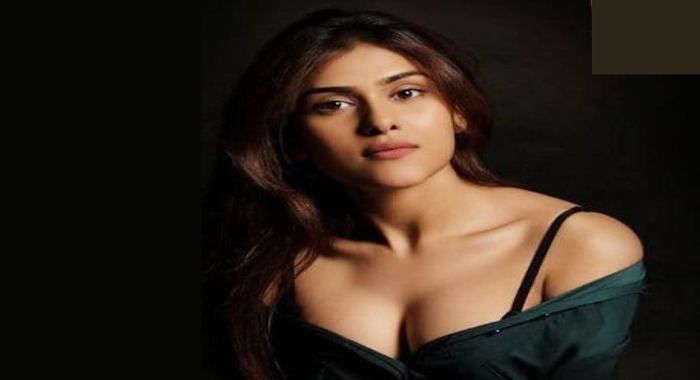 ముంబై లో మళ్ళీ డ్రగ్స్‌ కలకలం యంగ్ హీరోయిన్ నైరా నేహాల్‌ అరెస్ట్