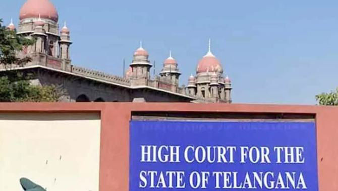 పిటిషనర్లకు నోటీసులిచ్చే భూముల్లోకి వెళ్లాలి : హైకోర్టు