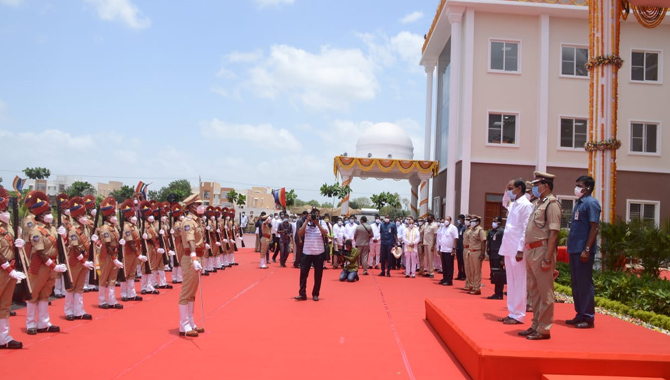 సి.ఎం. కేసీఆర్ దార్శనికతకు నిలువుటద్దం కొత్త పోలీస్ కార్యాలయ భవనాల నిర్మాణం