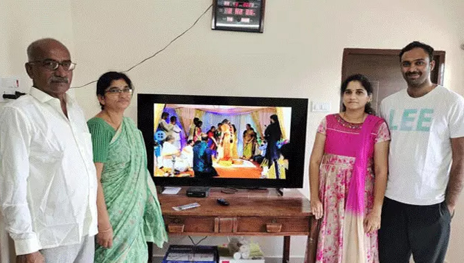 అమెరికాలో పెళ్లి…  ఆన్‍లైన్‍లో అమ్మానాన్నల ఆశీర్వాదం