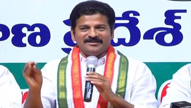అలంపూర్ నుంచి ఆదిలాబాద్ వరకూ పాదయాత్ర చేస్తా : రేవంత్ సంచలన ప్రకటన