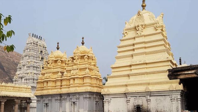 ప్రవాసాంధ్రుల ఆధ్వర్యంలో…. మా ఊరు- మా గుడి