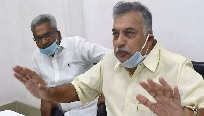 యార్లగడ్డ లక్ష్మీ ప్రసాద్ పదవీ కాలం పొడిగింపు