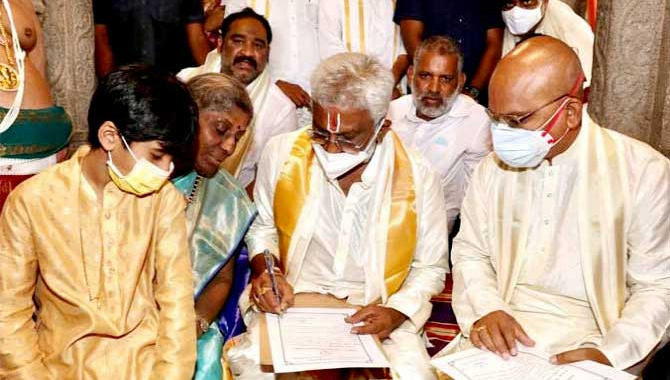 టీటీడీ చైర్మన్ గా వైవీ సుబ్బారెడ్డి ప్రమాణం