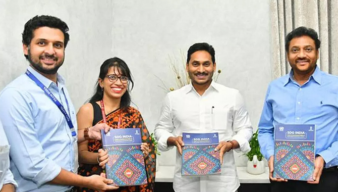 సీఎం వైఎస్ జగన్ ను కలిసిన నీతి ఆయోగ్ బృందం