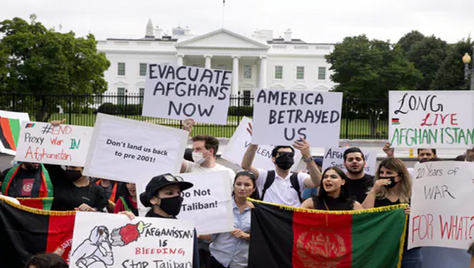 వైట్ హౌజ్ వద్ద నిరసన..