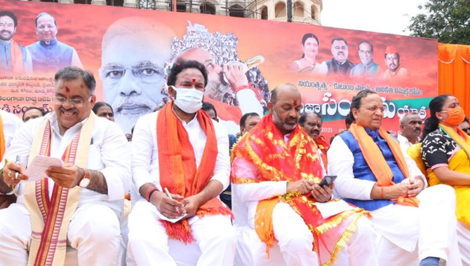 టీఆర్‍ఎస్‍ను గద్దె దించటానికే ప్రజా సంగ్రామ యాత్ర