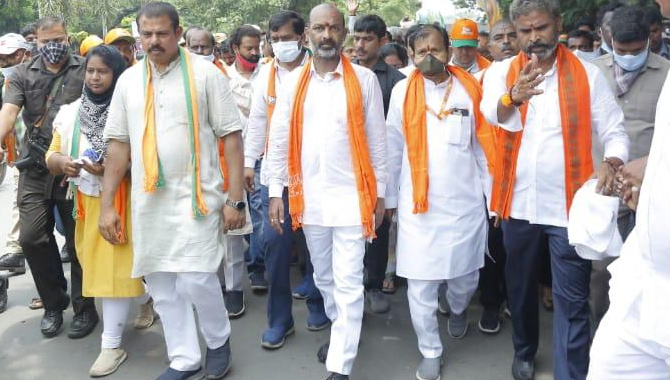 ఎంఐఎంతో  టీఆర్‍ఎస్‍కు ఉన్న ఒప్పందమేంటి?