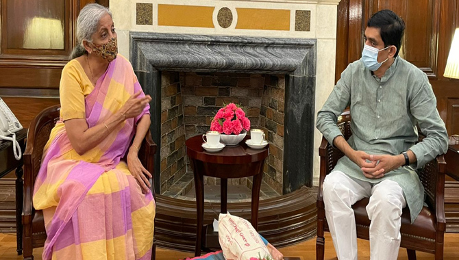 కేంద్ర మంత్రి నిర్మలా సీతారామన్ తో మంత్రి బుగ్గన భేటీ