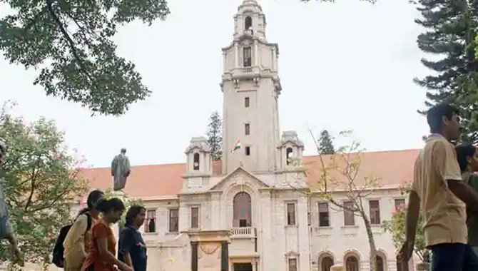 వరల్డ్ టాప్ లో భారత వర్సిటీలు