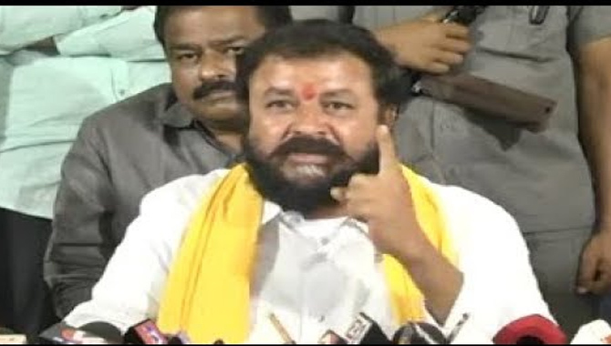 మాజీ ఎమ్మెల్యే చింతమనేని సంచలన వ్యాఖ్యలు …