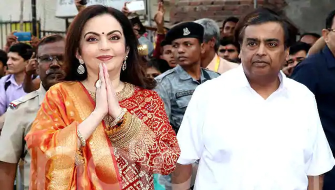 చీరల వ్యాపారంలోకి రిలయన్స్ అధినేత!